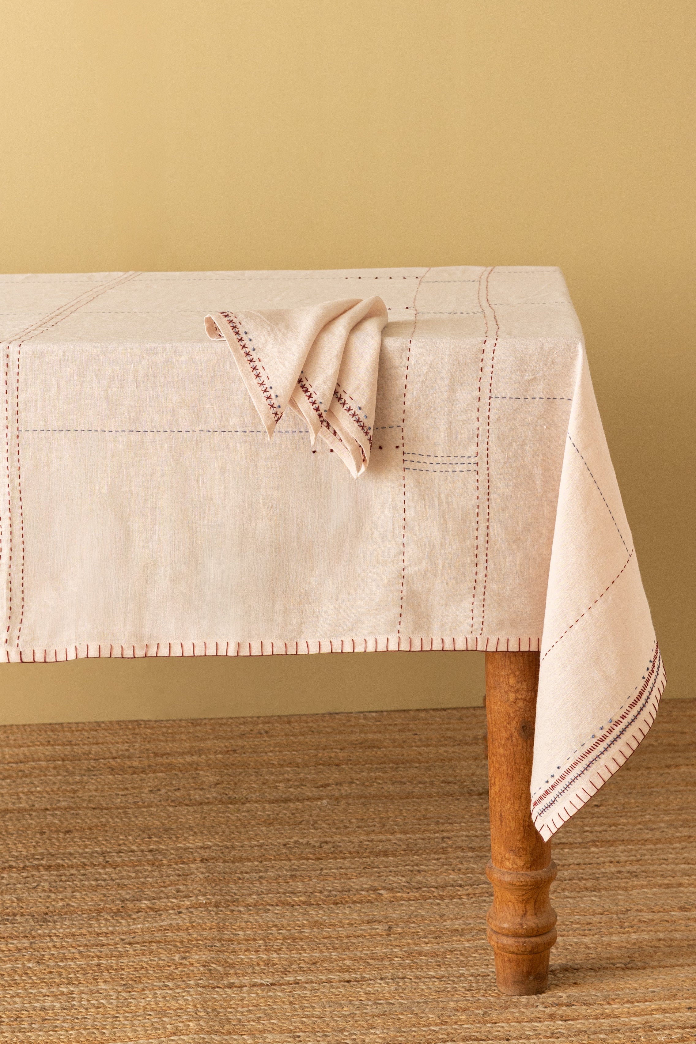 Linen Nestle Tablecloth