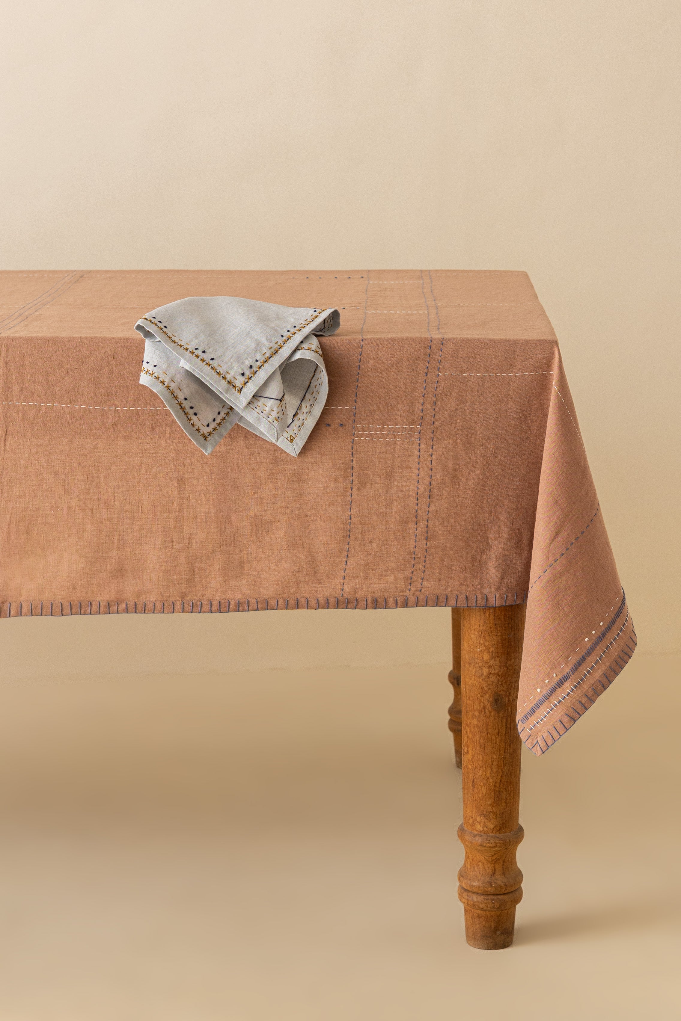Linen Nestle Tablecloth