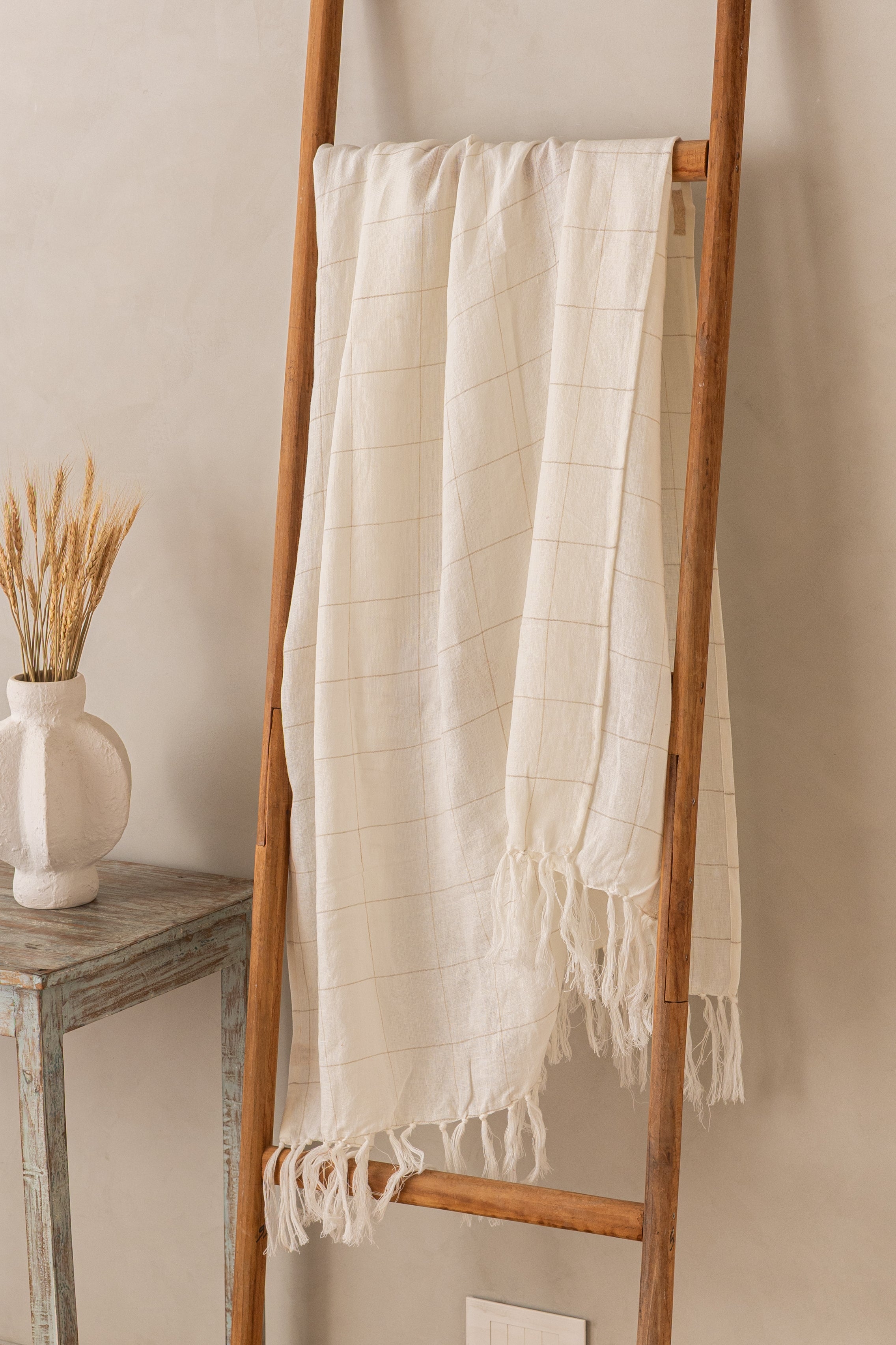 Linen Eira Throw