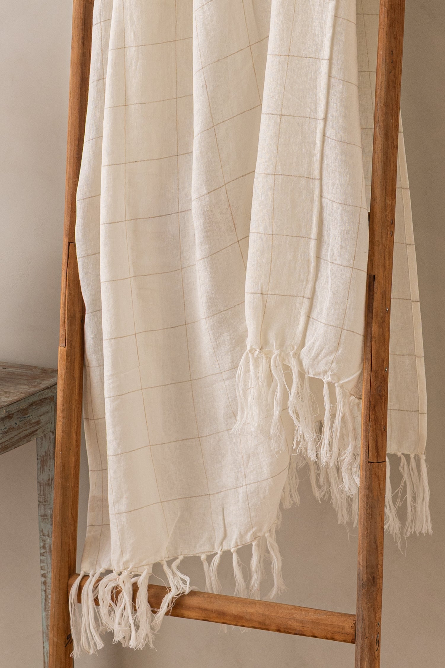 Linen Eira Throw
