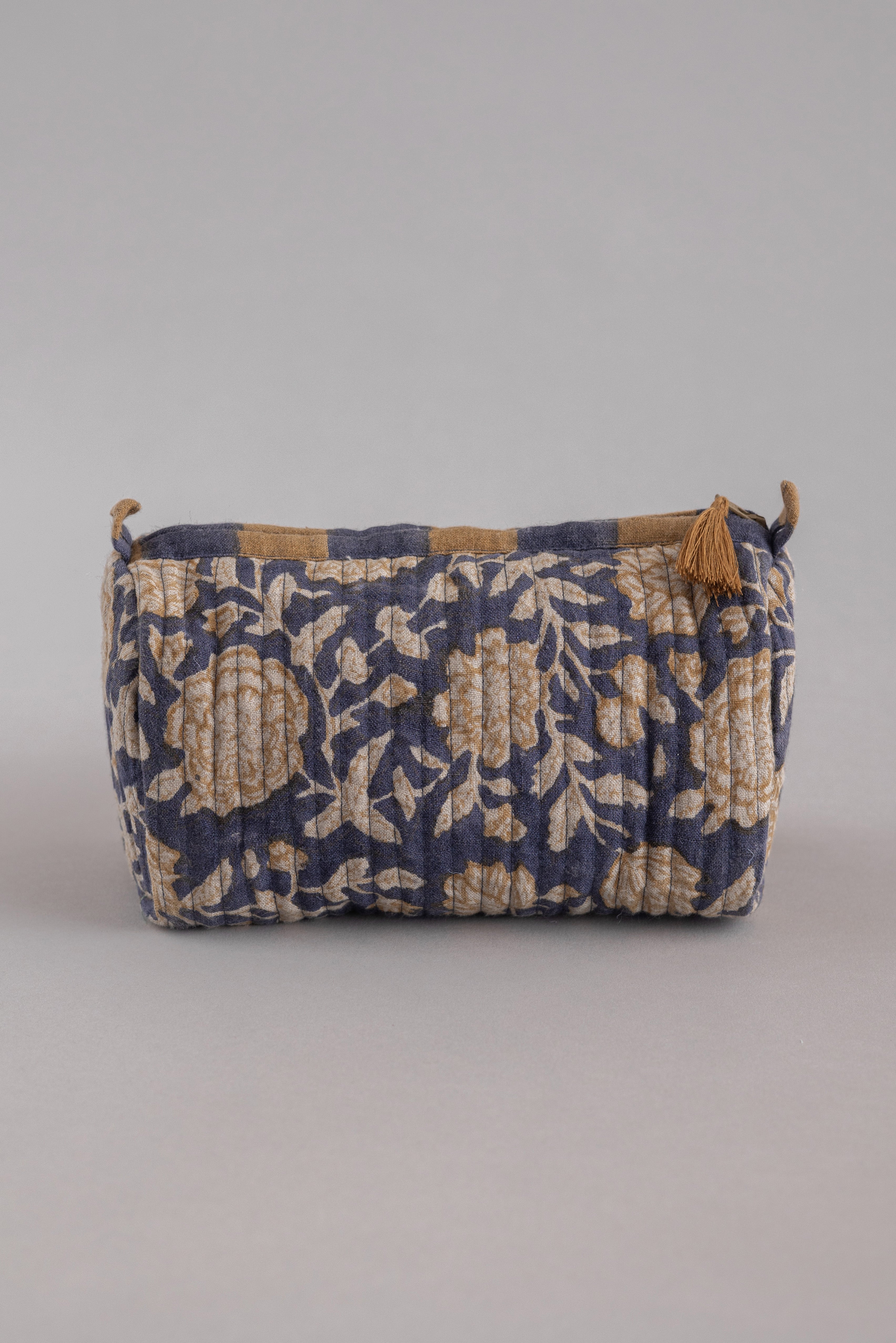 Linen Evadne Quilted Pouch