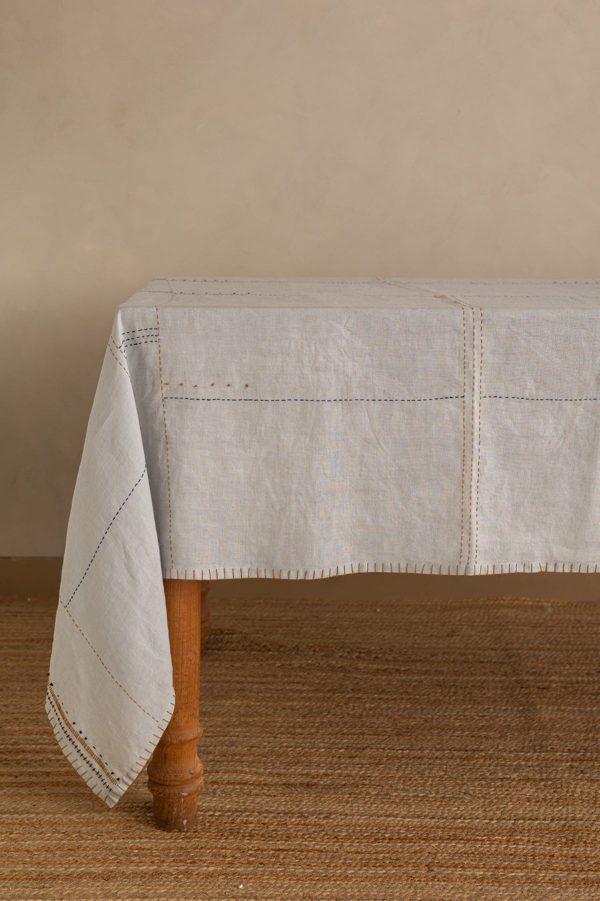 Linen Nestle Tablecloth