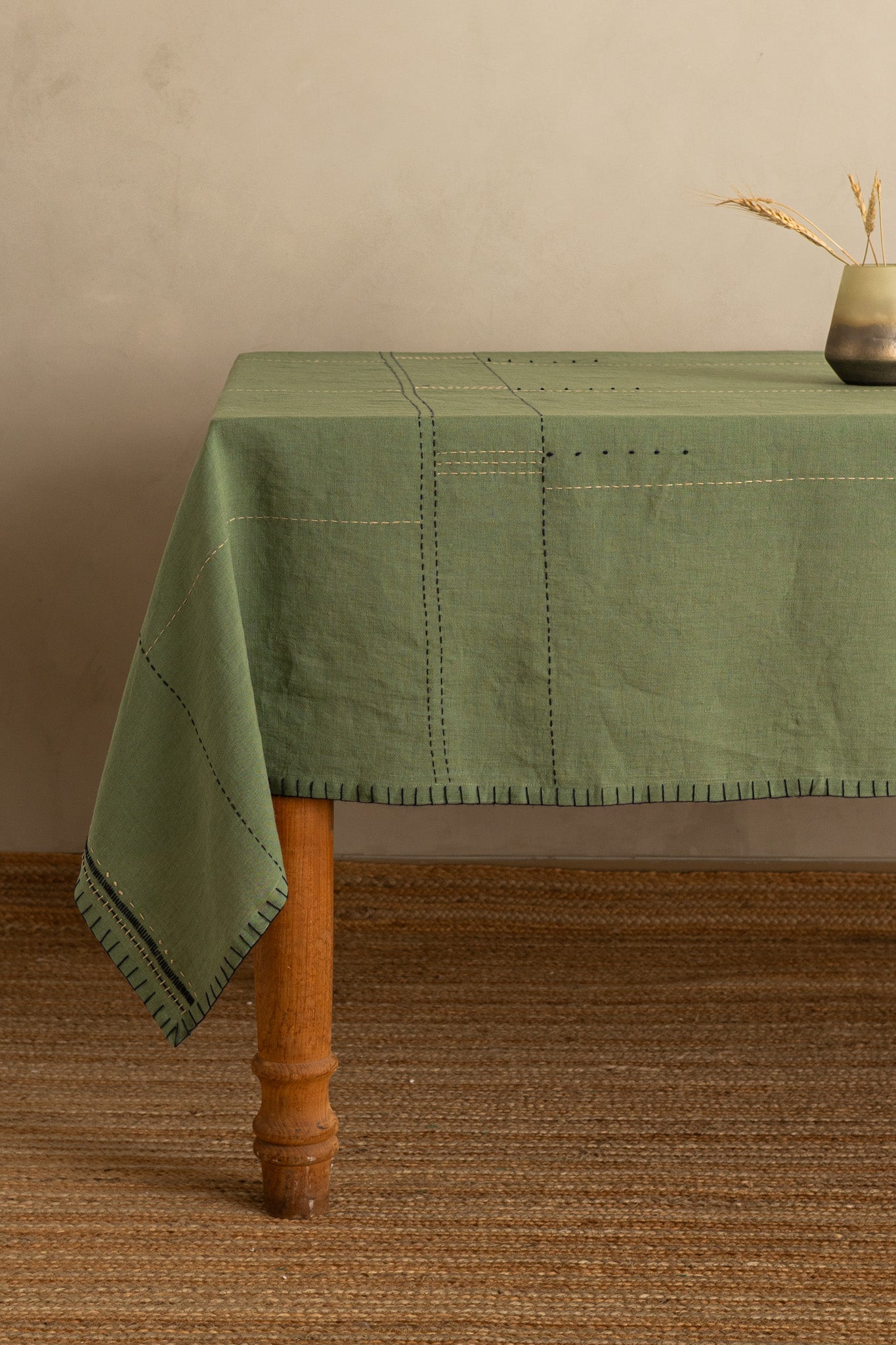 Linen Nestle Tablecloth